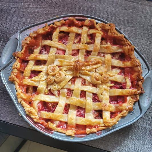 Lovely Strawberry Rhubarb Pie