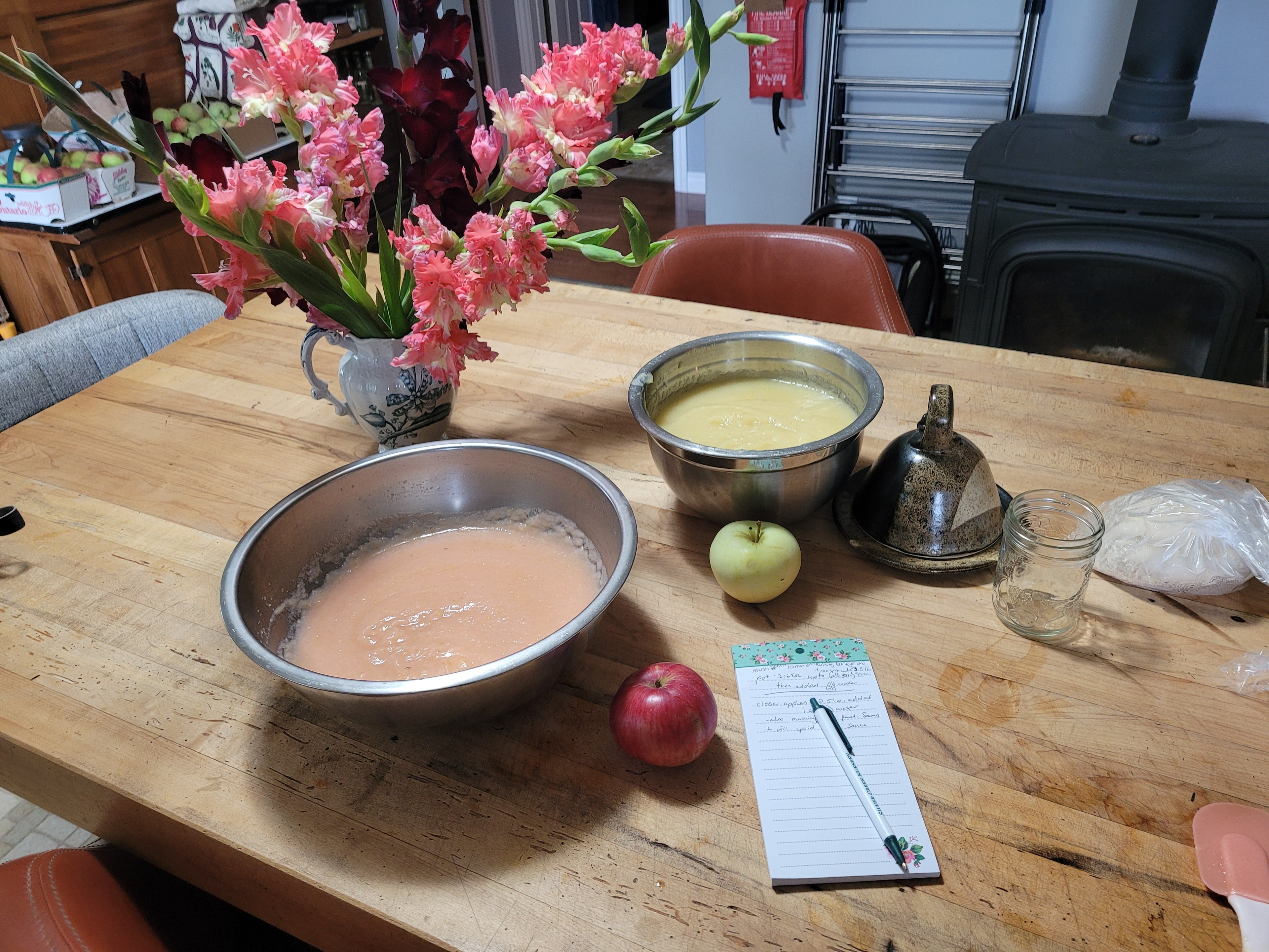 apple sauce making in a kitchen