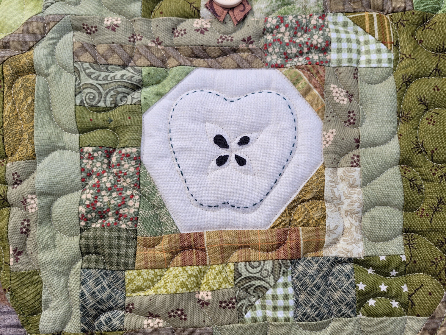 Scrappy Apple Mini Quilt - Rustic Russet