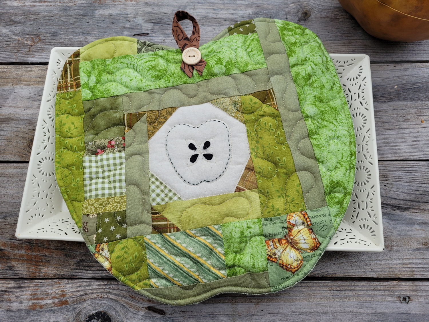 Scrappy Apple Mini Quilt - Orchard Green
