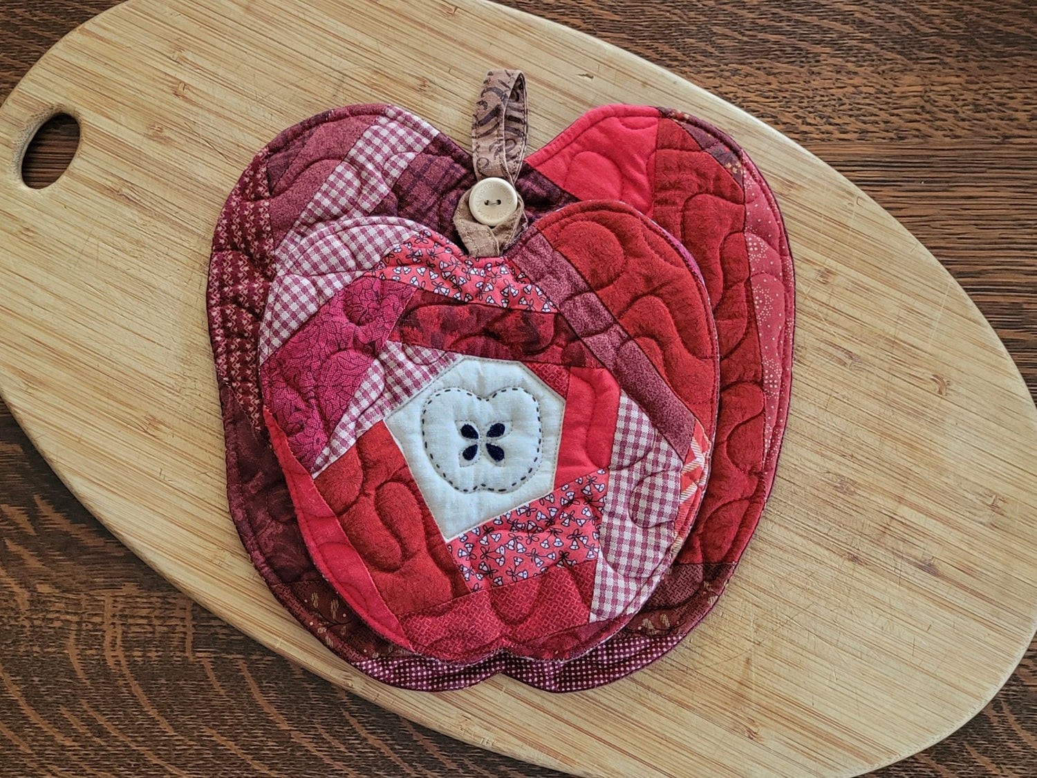 Red Scrappy Apple 2 PC Mini Quilt Set, Bright Crimson Harvest