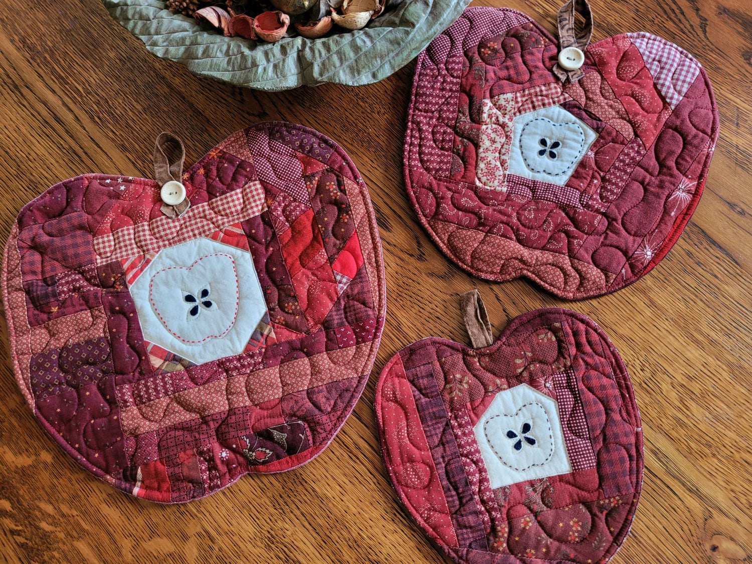 Red Scrappy Apple Mini Quilt 3 PC Set - Crimson Harvest