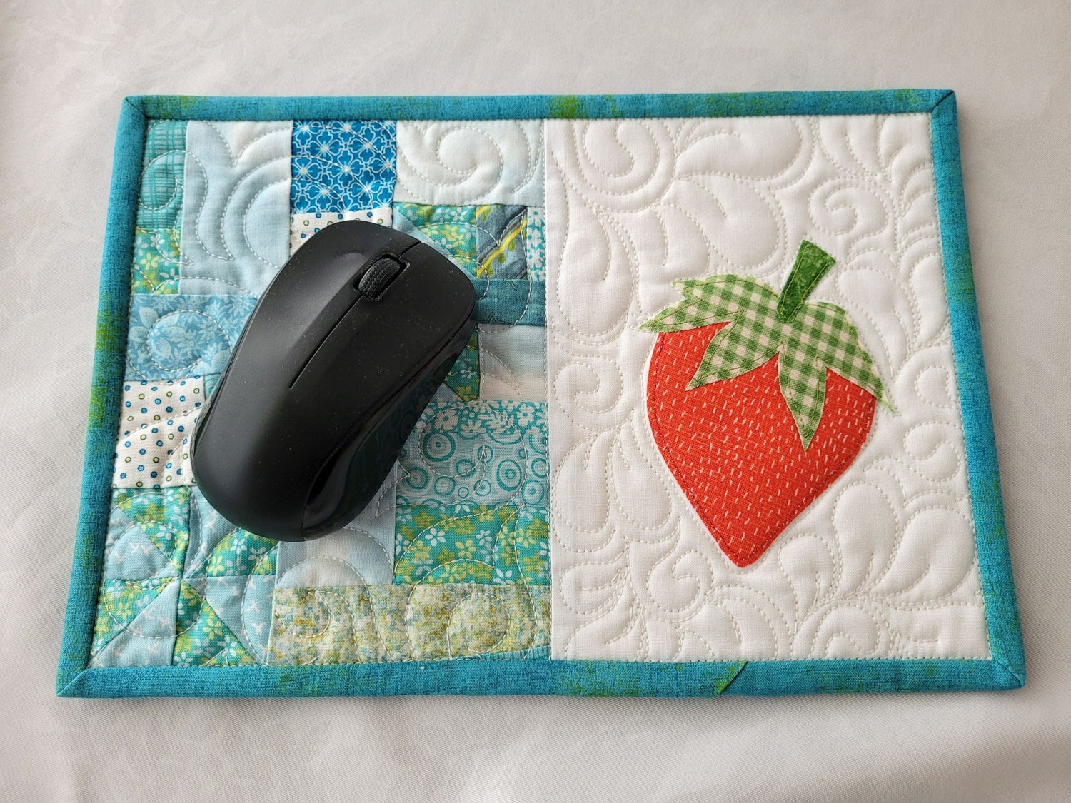 Strawberry Mug Rug Quilt