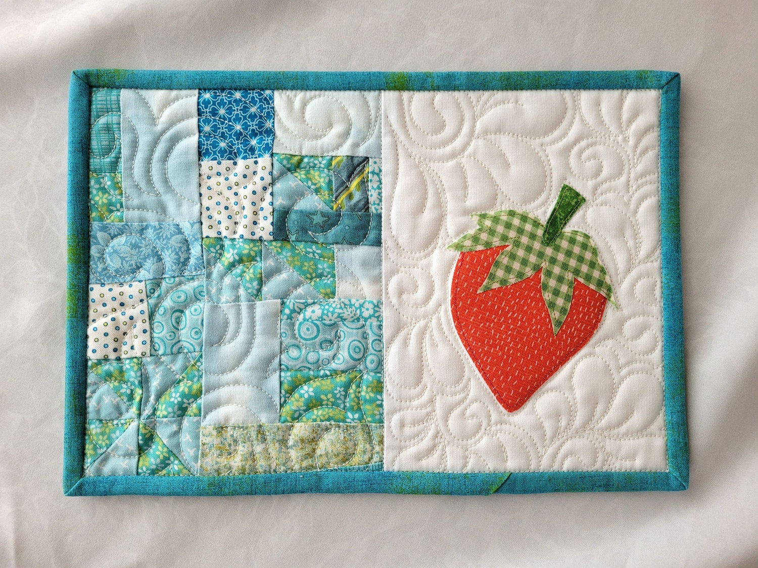 Strawberry Mug Rug Quilt
