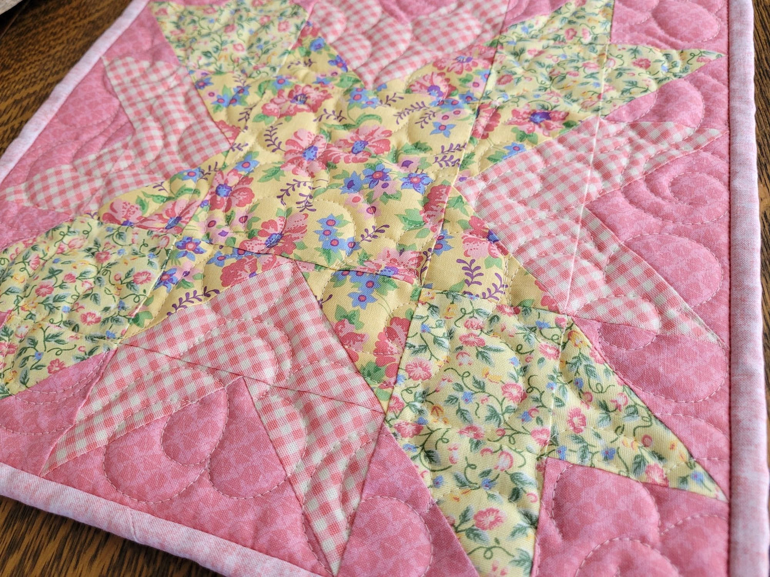 Mini Quilt with Tea Light Candles & Wooden Holder