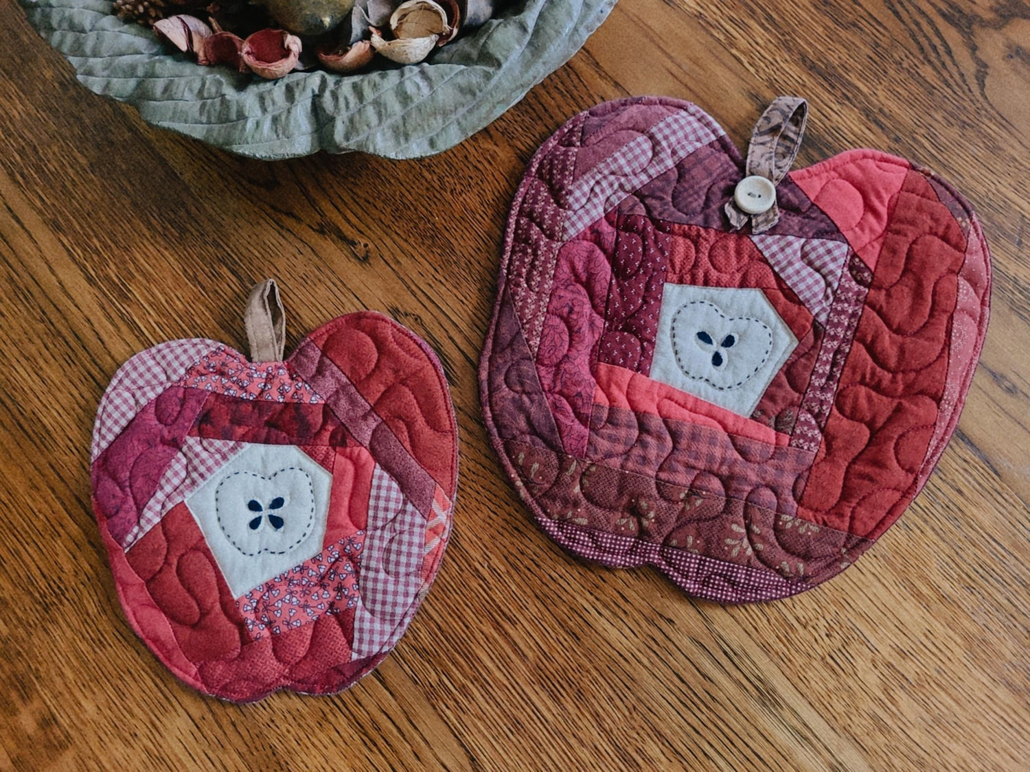 Red Scrappy Apple 2 PC Mini Quilt Set, Bright Crimson Harvest