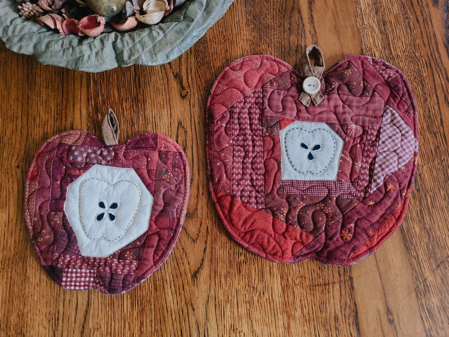 Red Scrappy Apple 2 PC Mini Quilt Set, Rustic Crimson Harvest